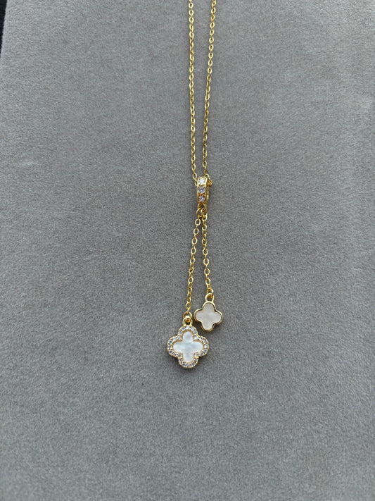 Clover necklace white