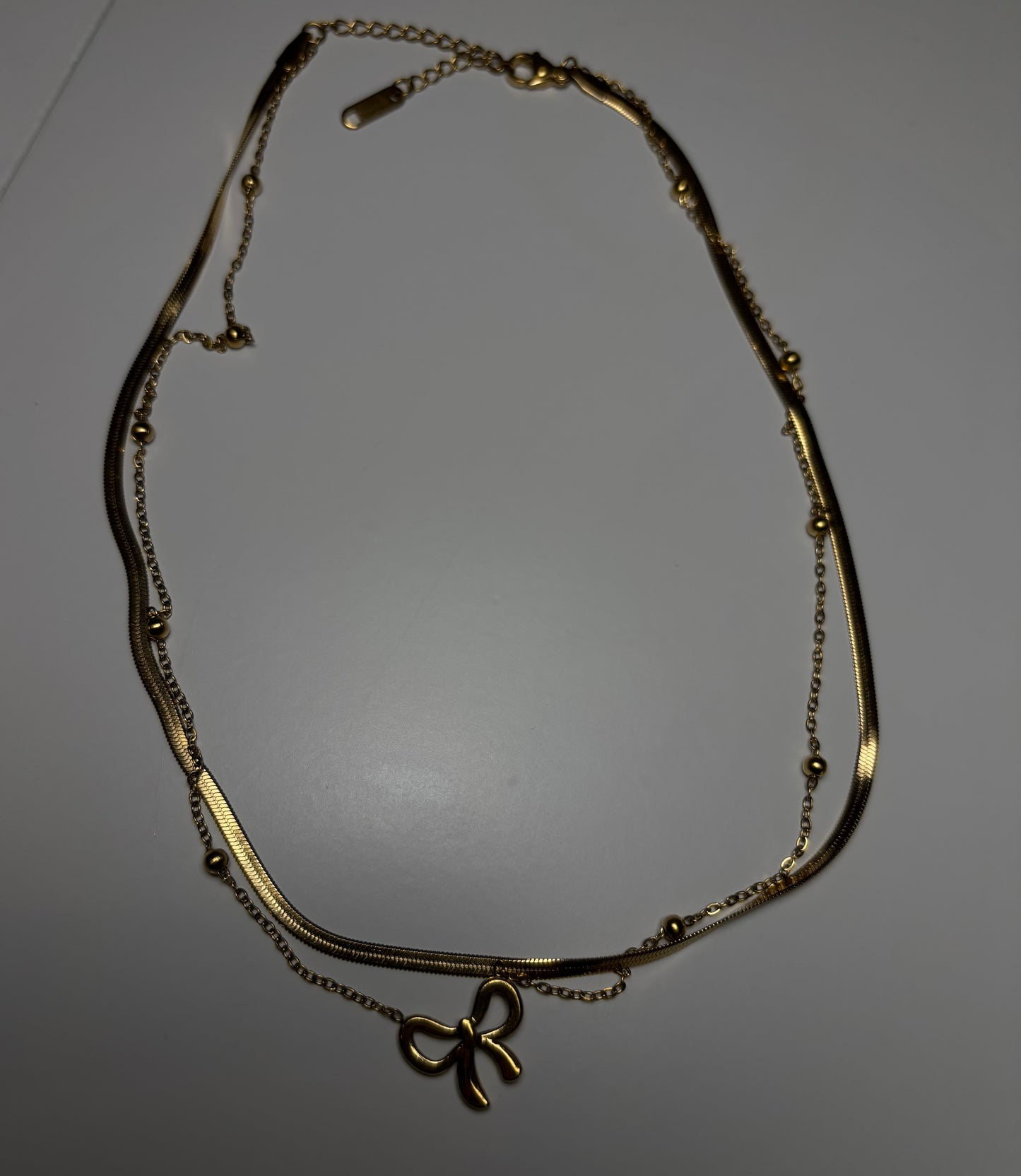 Bow necklace