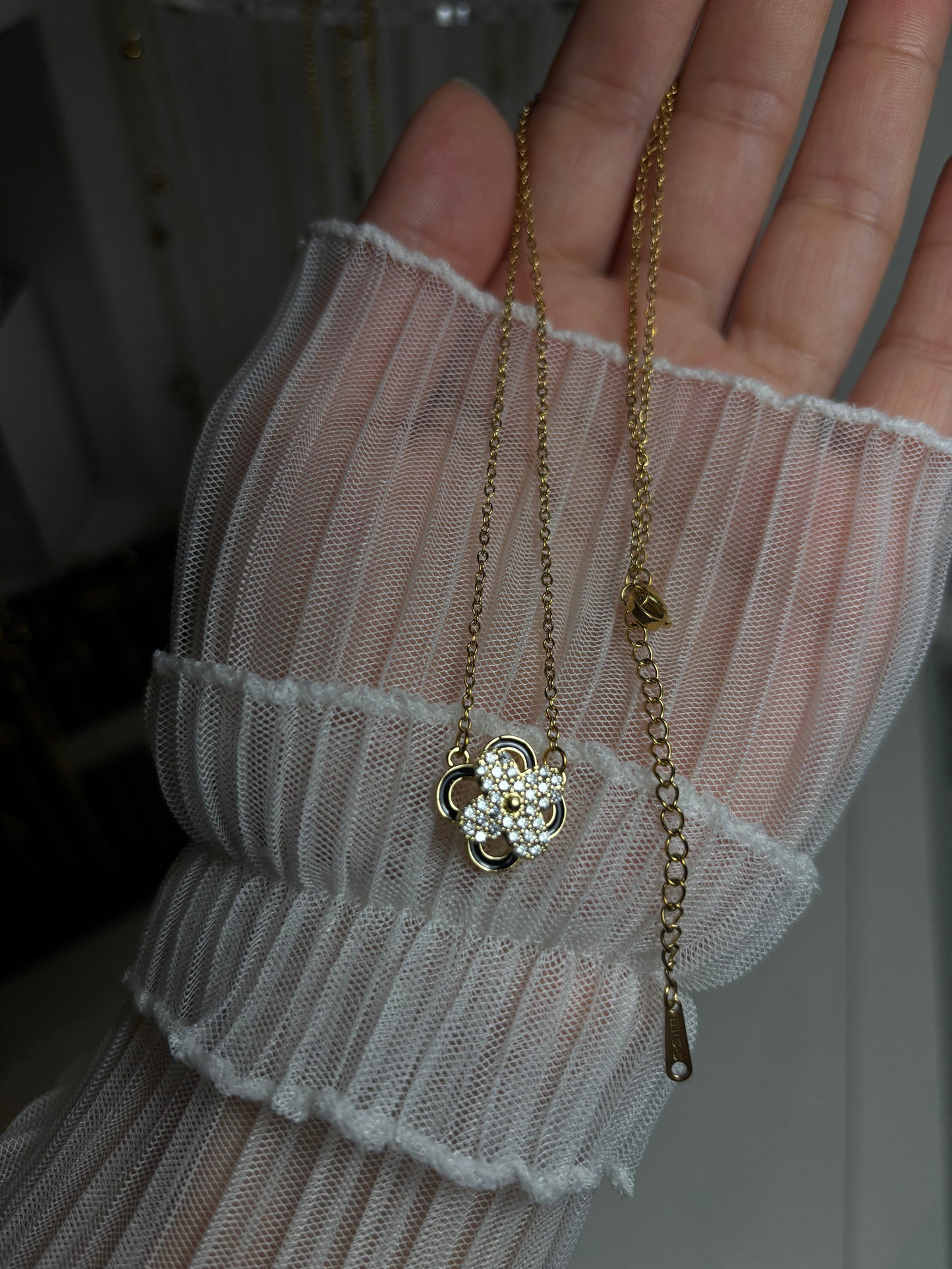 Clover necklace gold