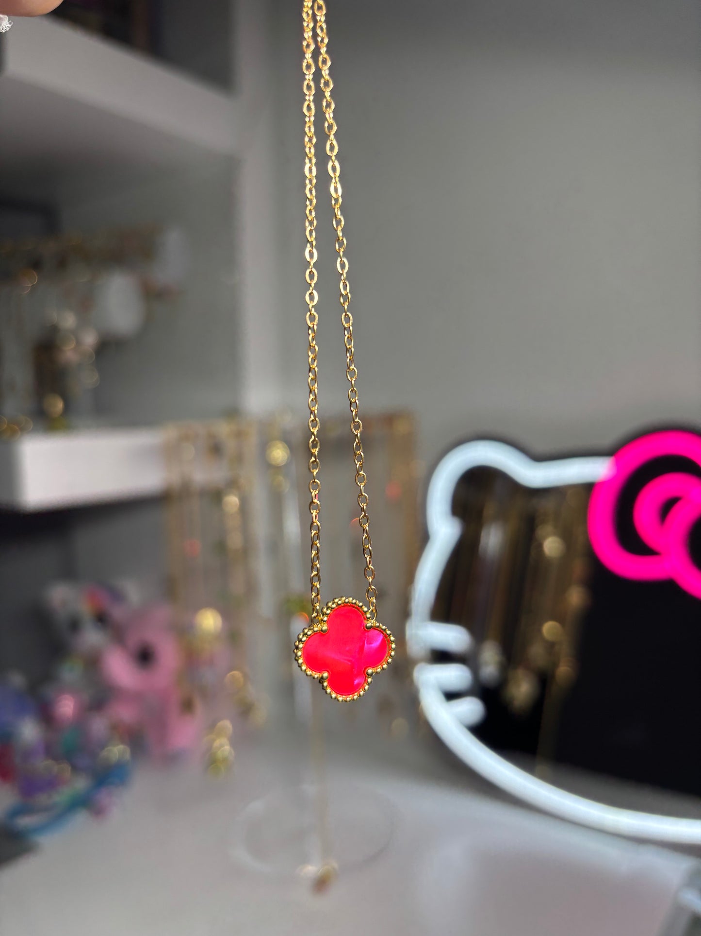 Clover necklace neon