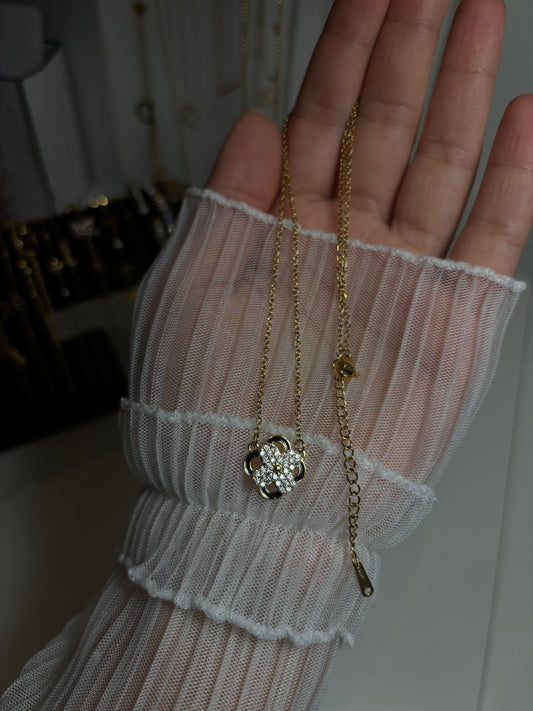 Clover necklace gold