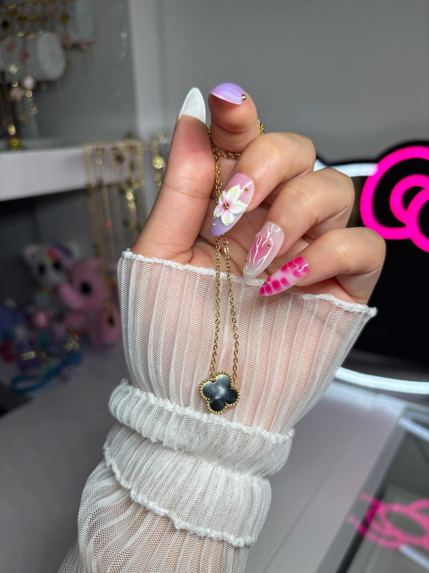 Clover necklace black