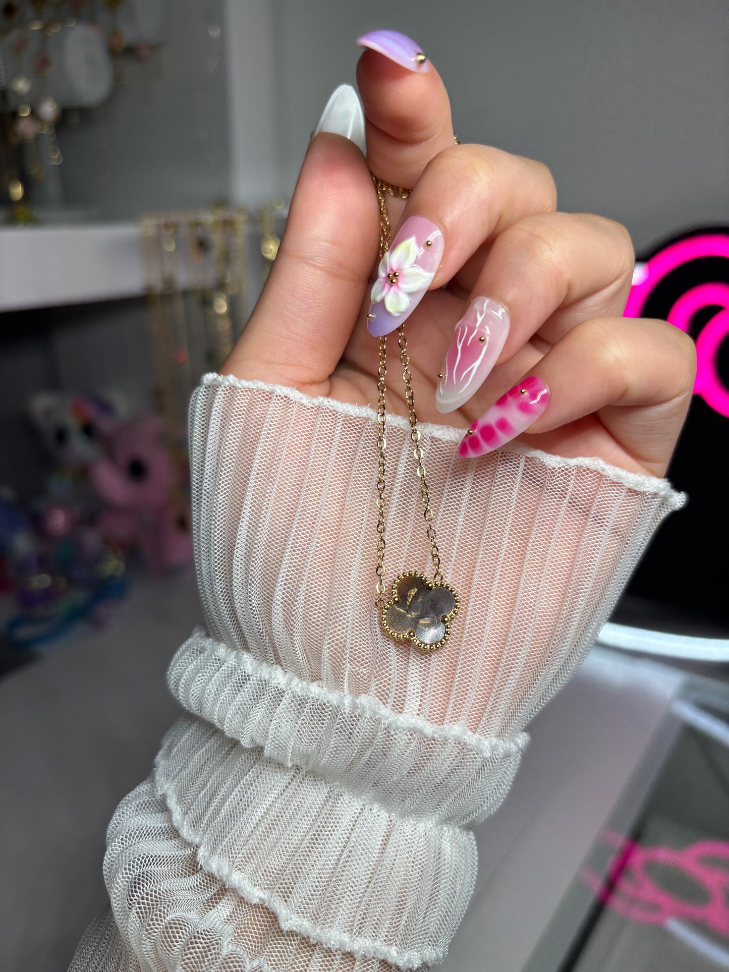 Clover necklace brown