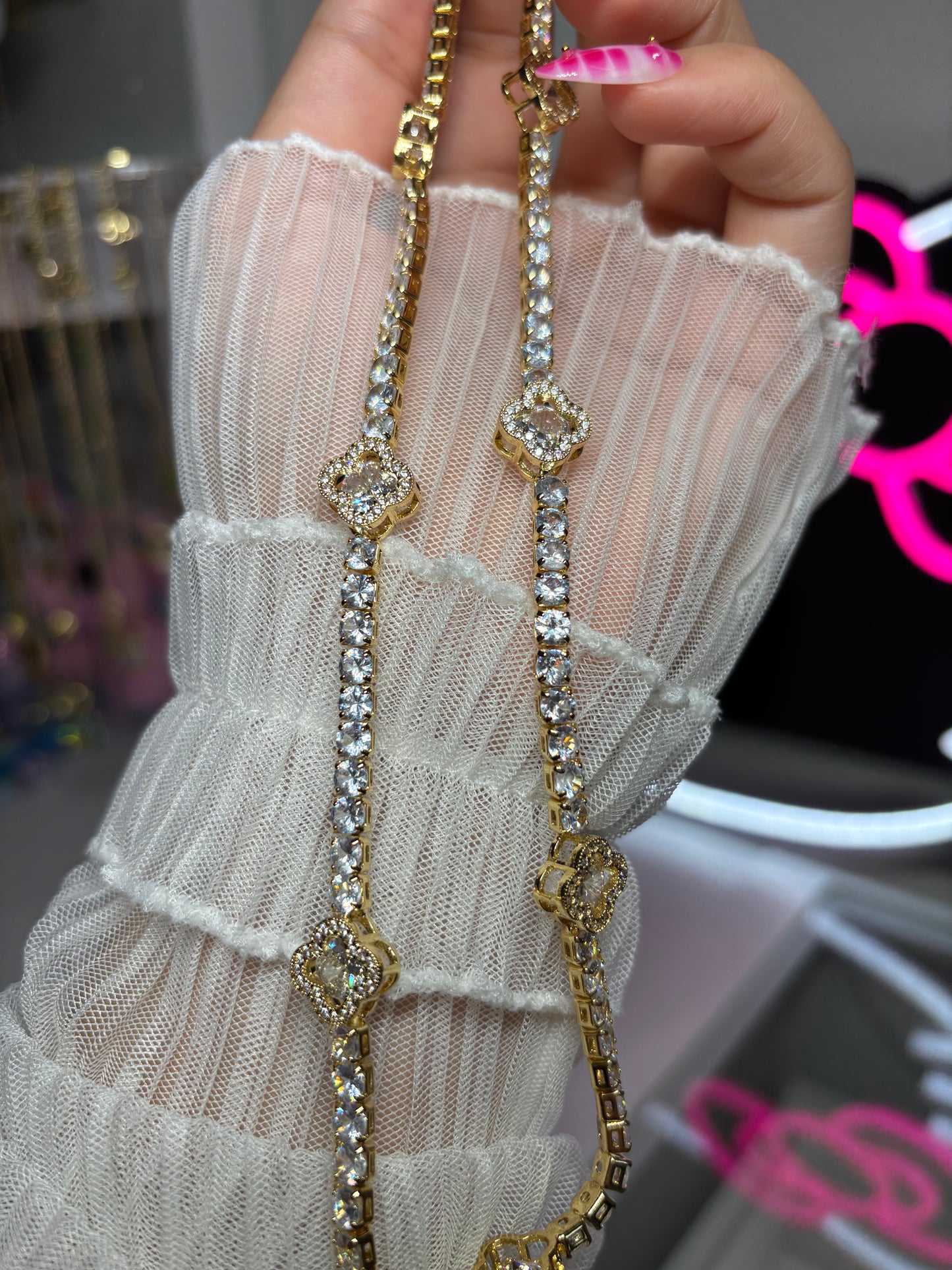 Sparkle clover white