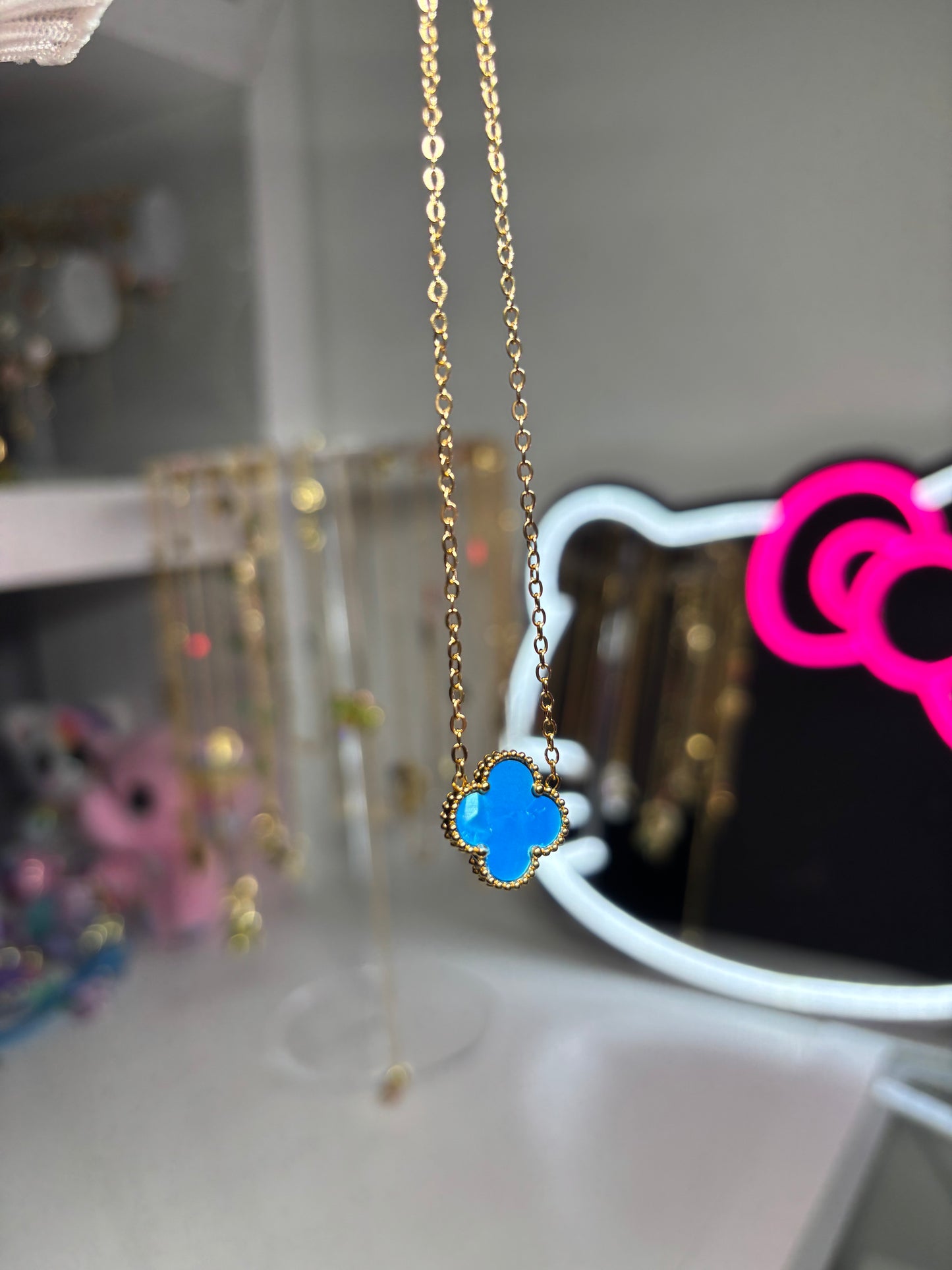 Clover necklace light blue